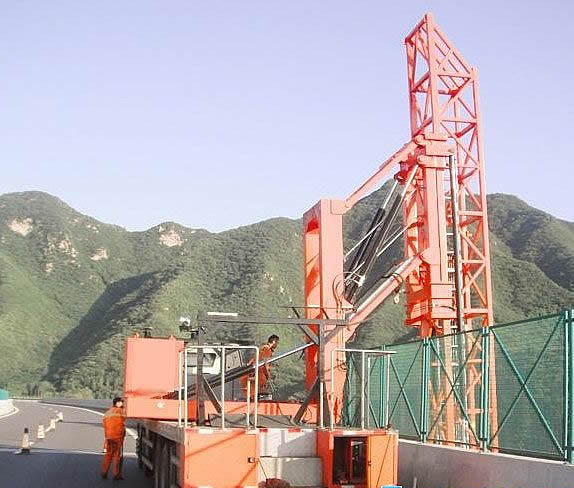 12米桁架式桥检车在检测桥梁现场