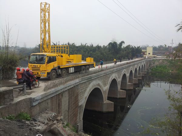 漳河大桥22米桥梁检测车出租案例