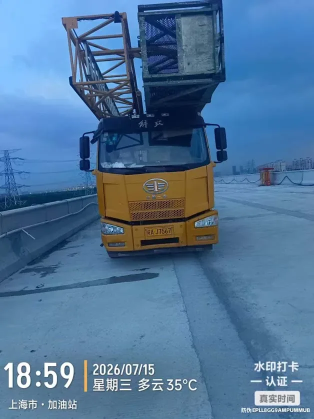 上海桥检车出租｜22米桁架式浦东机场高架桥检测案例 - 峻英捷案例图片